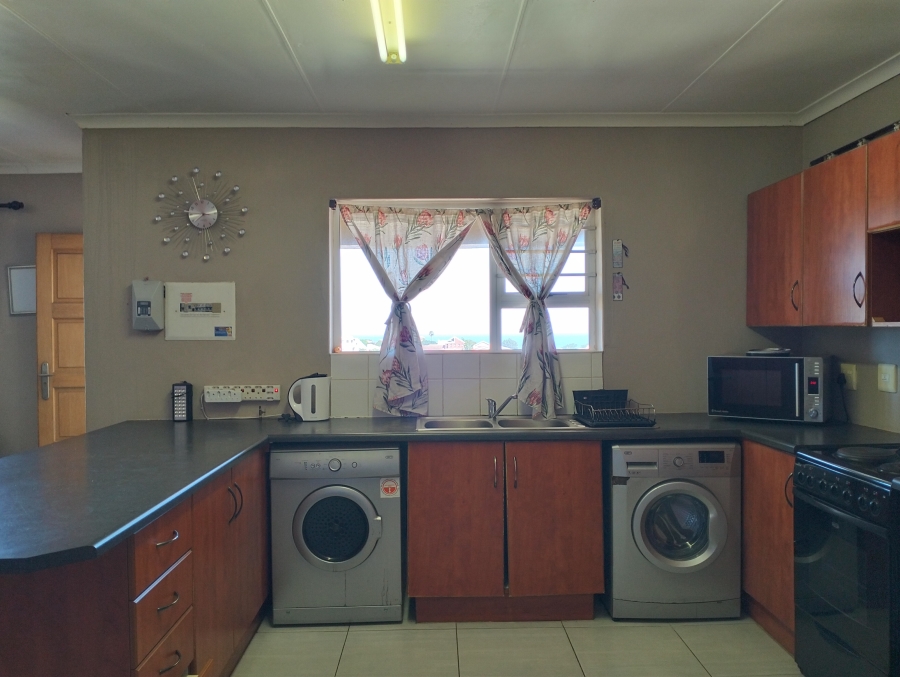 To Let 3 Bedroom Property for Rent in Wavecrest Eastern Cape
